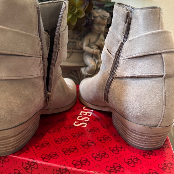 Women’s Guess Suede Camrin Bootie with Fringe Size 7 - Picture 4 of 7